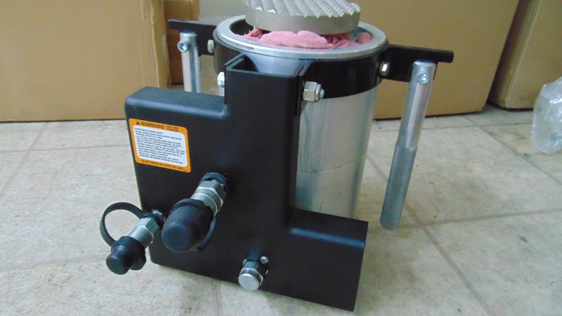 SET OF 4 ENERPAC 60 TON RAILCAR JACKS