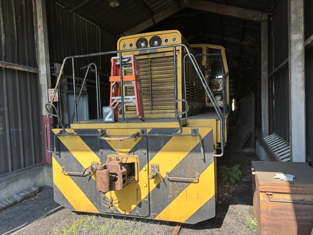 (2) GE DEM 100 TON LOCOMOTIVES